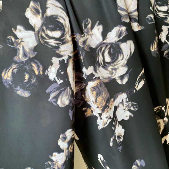 Violet & Claire Blouse - Medium - Picture 8 of 10